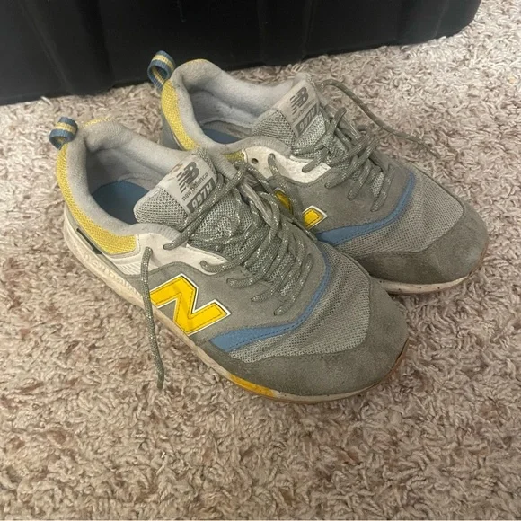 New Balance Gray and Yellow Athletic Shoes size 8 - Picture 1 of 6